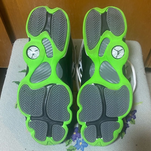 JORDAN 6 (GS) WHITE/ GREEN STIKE BLACK - Picture 7 of 9